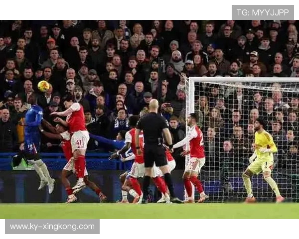 切尔西通过边路长驱直入不断制造机会