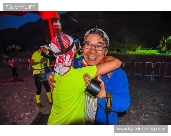 Ironman铁人三项冠军完赛惊险：挑战极限，成就传奇